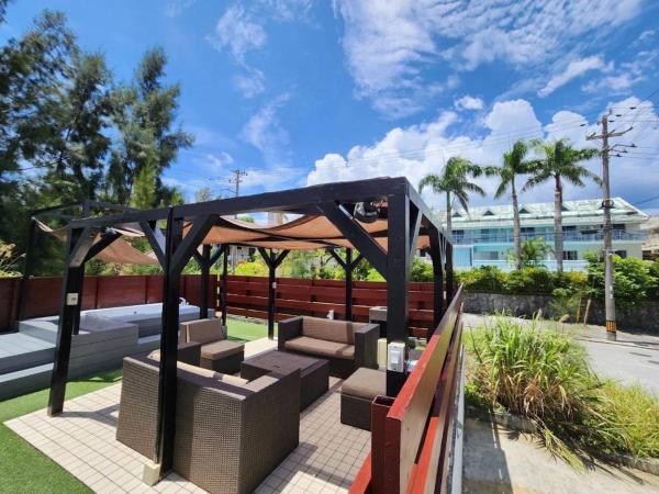ビーチから徒歩6分広々としたテラスBBQ露天ジャグジーMorley2, Book  Onna 