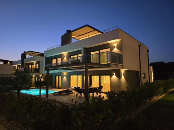 Villa Centinera mit Pool in Meernähe, Book  Hoteller i Pula Riviera med pool, Swimmingpool