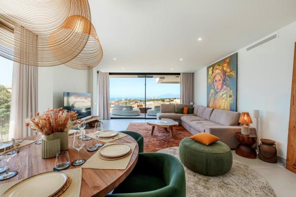 Villa Vida - Luxury Panorama Seaview Penthouse in Organic-Boho Design with Pool, Gym, Spa, Book  Hoteller i Costa del Sol med pool, Swimmingpool