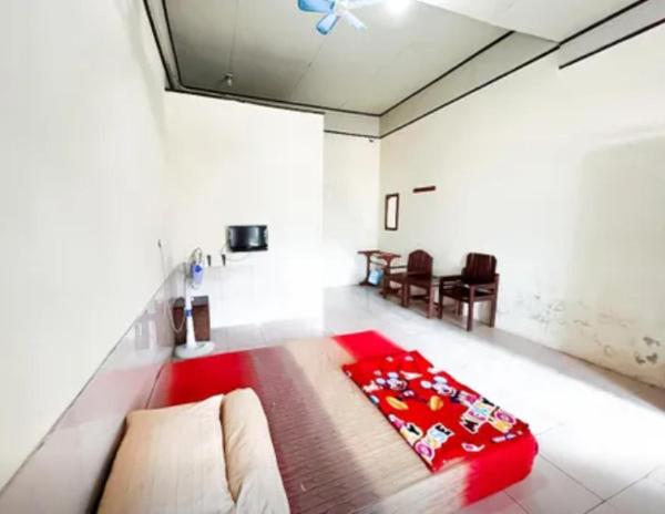 Cozy Villa & Resto, Book  Billige hoteller i Ujunggenteng