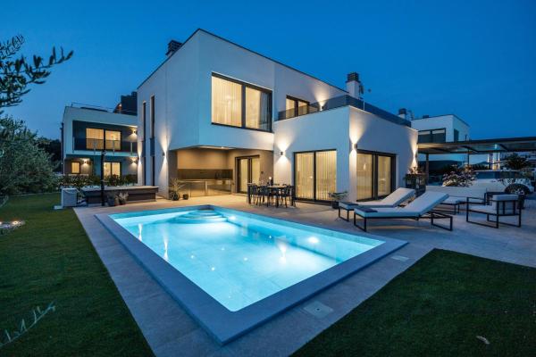 Villa Murallo, Book  Hoteller i Pula Riviera med pool, Swimmingpool