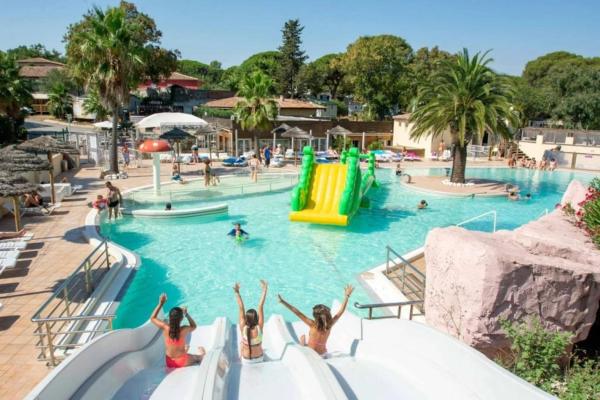 ZEcamping 3 étoiles avec parc aquatique - 3km des plages, Book  Hoteller i Var coast med pool, Swimmingpool