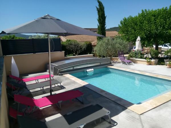 la bastide aux buis avec piscine, Book  Hoteller i Mont Ventoux med pool, Swimmingpool