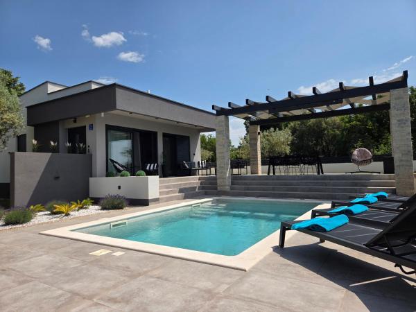 Villa Bucko - Fazana, Book  Hoteller i Pula Riviera med pool, Swimmingpool