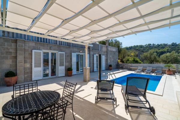 Kate\s Perfect Family Villa in Elaphiti, Book  Elafiti Islands hoteller med pool, Swimmingpool