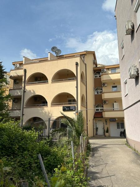 Villa IL Mare, Book  Budva hoteller med parkering, Parkering