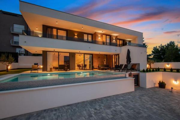 Villa Infinity Gem mit beheizbarem Pool in Medulin, Istrien - by Istrabook, Book  Hoteller i Pula Riviera med pool, Swimmingpool