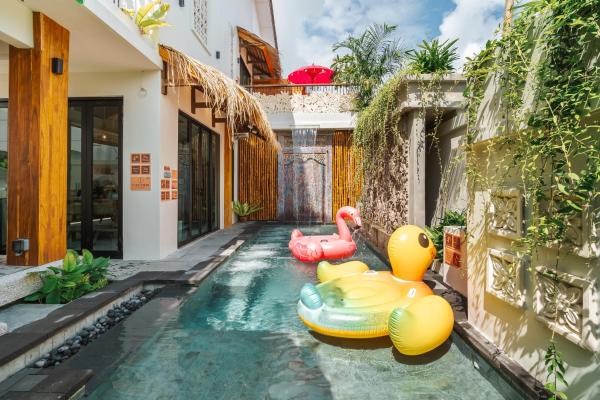 The Umane Luxury Balinese Private Pool Villa, Book  Hoteller i Melaka med parkering, Parkering