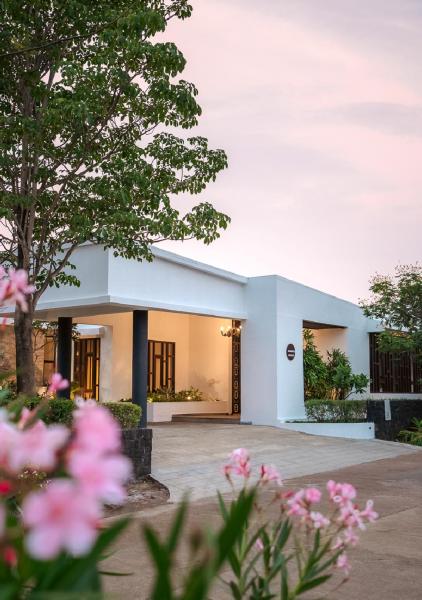 Lohono Stays Villa Bamboo Breeze, Book  Hoteller i New Delhi med pool, Swimmingpool