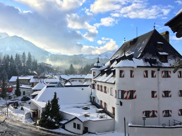 Schlosshotel Rosenegg, Book Hotel Tyrol hoteller med pool, Swimmingpool