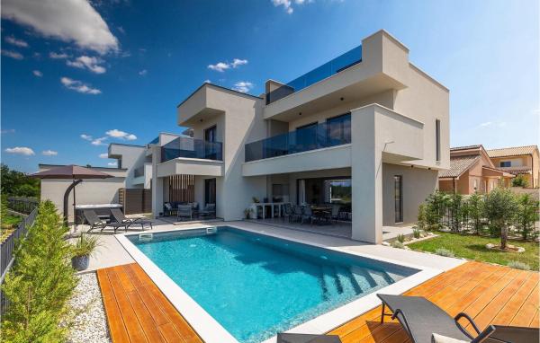 Villa Ivala, Book  Hoteller i Pula Riviera med pool, Swimmingpool