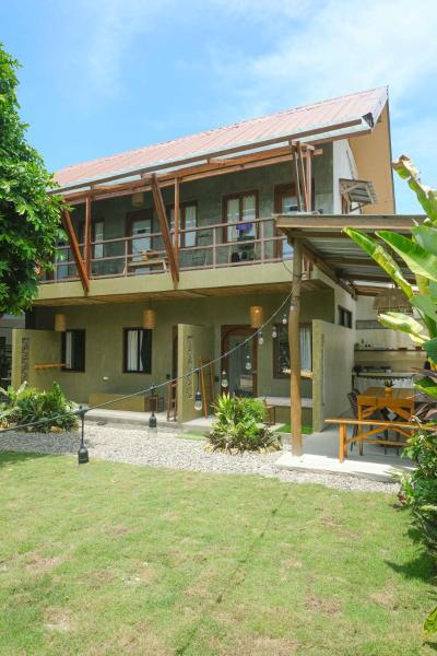 Central Loft 2-3 mins away from Surf Spots, Book Hotel General Luna Siargao Island