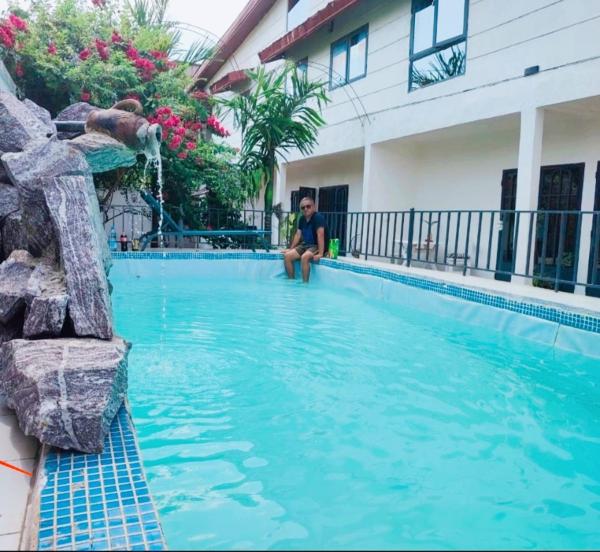Villa Saint-Sulpice Apt avec piscine, Book  Mfoundi hoteller med pool, Swimmingpool
