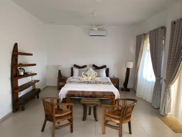 M&M Villas Zanzibar, Book  Hoteller i Pvani region med parkering, Parkering