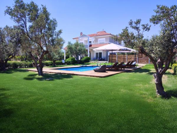 Villa Photerra, A Luxury familly Villa with pool, Book  Koskinou Rhodos by