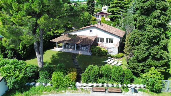 Villa beach front 7 bello by Bookinggardalake, Book  Raffa Valtenesi del Garda