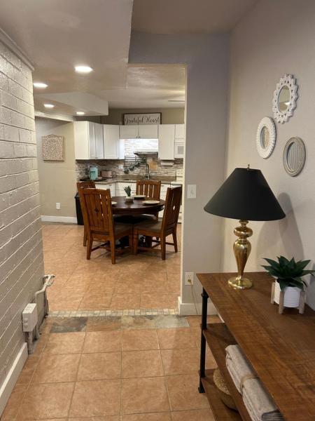 Pepper Bungalow, Book  Arizona hoteller med parkering, Parkering