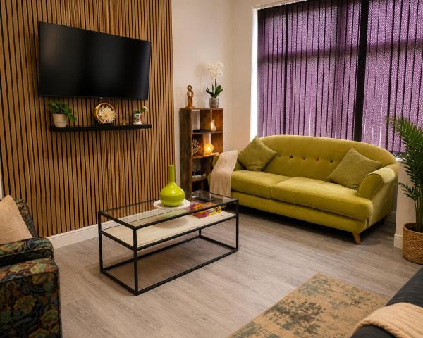 The Russell Residence by Alexandra Park, Book  Manchester og omegn hoteller med parkering, Parkering