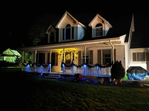 Quality retreat in Village hottub photo wall games, Book  Ellicottville 