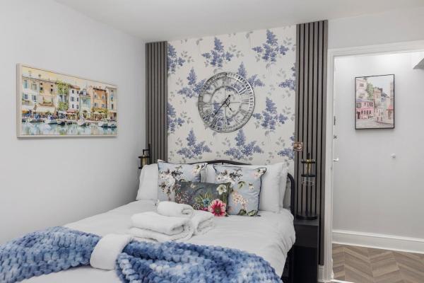 Cosy London Gem next Transport easy access to Central London, Book  Hoteller i London og omegn med parkering, Parkering