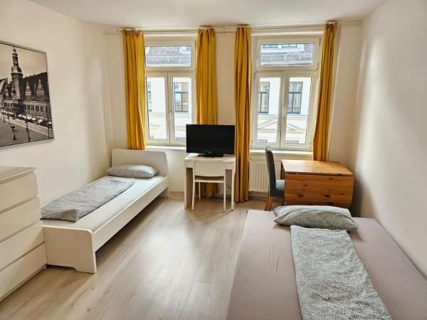 Leipzig Lindenau - Haus mit 2 Ferienwohnungen im Westen, Book  Sachsen hoteller med parkering, Parkering