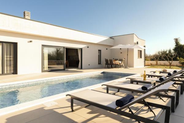 Villa Haba - House with Pool for Families & Couples, Book  Hoteller i Pula Riviera med pool, Swimmingpool