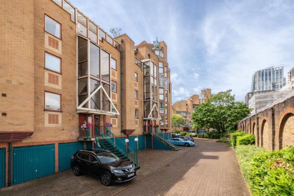 City Calm - St Katharine's Residences, Book  Morden London og omegn