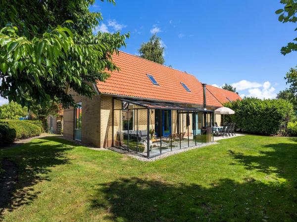 Villa in Andijk with South-Facing Garden, Book   