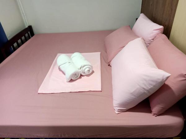 Lens Den 2 Entire Flat in Pasay City Mall of Asia Manila, Book  Luzon hoteller med parkering, Parkering