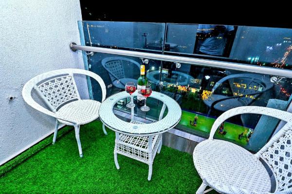 Beautifully and Elegantly furnished apartment with heated swimming pool well equipped gym and ample parking space and play ground, Book  Nairobi Hoteller...