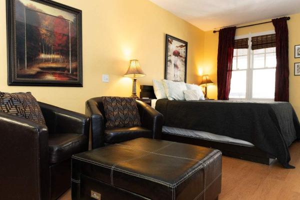 Bella Paradiso 11 King Bed Studio Walk to Downtown, Book  Eureka Springs 