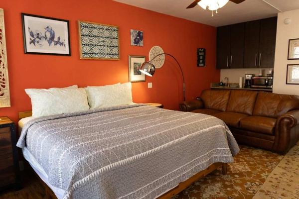 Bella Paradiso 5 King Bed Studio Walk to Downtown, Book  Eureka Springs 