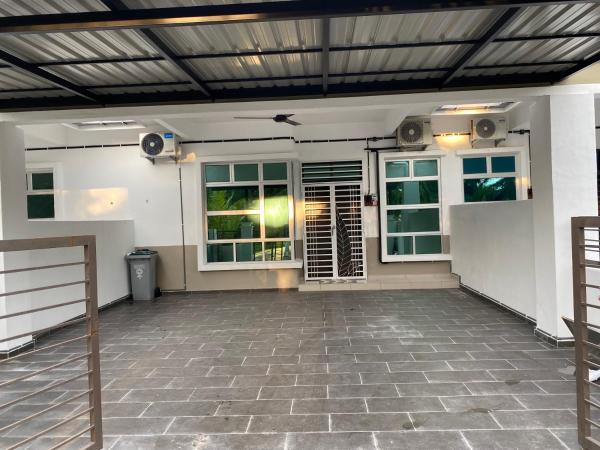 Roza Homestay, Book  Kampong Parit Gantong Melaka