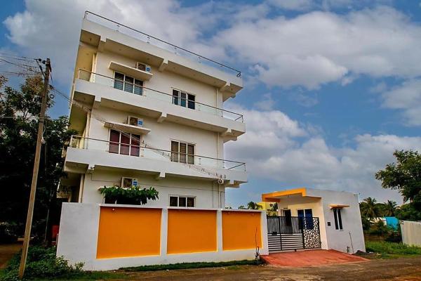 Golden Sparrow, Book  Hoteller i Tamil Nadu med pool, Swimmingpool