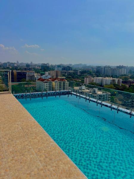 Rooftop pool, gym and stunning city views, Book  Nairobi Hoteller..., nær Netherlands Embassy