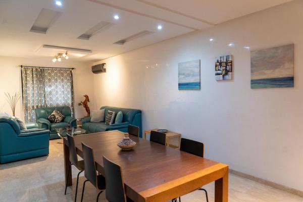 Two Bedroom Luxury Appt with air conditioning parking and pool, Book  Marrakech-Tensift-Haouz hoteller med pool, Swimmingpool