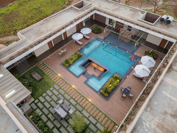 Botanica Stay 8-Acre Luxury Farm, Book  Dindori 