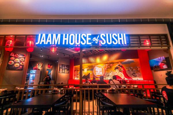 Urban Hideaway Cozy Makati Giggles Swim Gym Park Laugh Eat 3352, Book  Luzon hoteller med pool, Swimmingpool