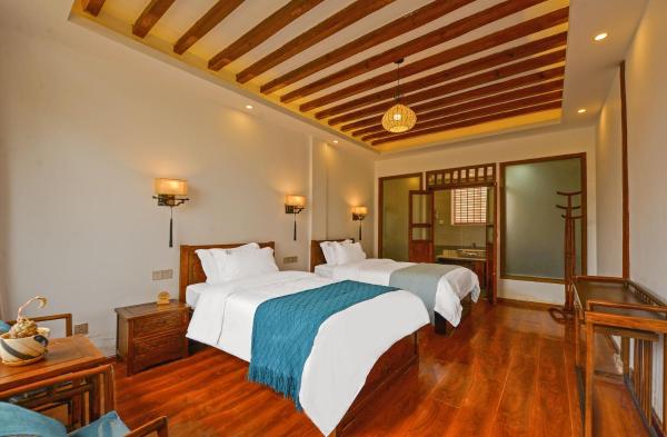 Taiyun Inn, Book  Lijiang Yunnan