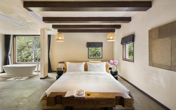 Yangshuo One Thousand and One Courtyard Views B&B, Book  Guangxi hoteller med parkering, Parkering