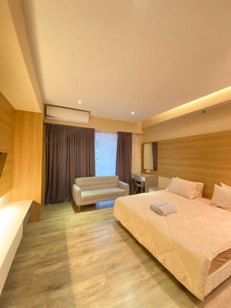 SouLMate Studio Room, Book   