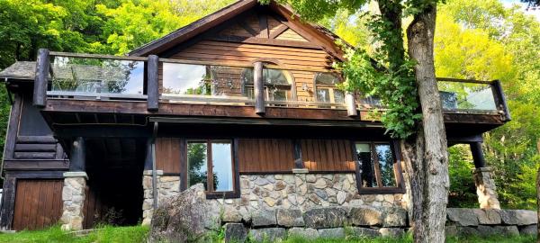 Lake views, spa, king bed, Golf Club amenities, Book  Mont Blanc Saint-Faustin