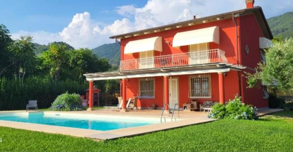 Villa Bice in Versilia, Book  Versilia hoteller med pool, Swimmingpool