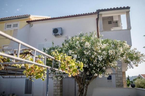 Apartments with parking space Barbat, Rab - 23817, Book Lejlighed Rab 