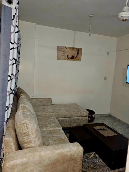 Cozy One bedroom apartment, Book Lejlighed Coast Region hoteller med parkering, Parkering