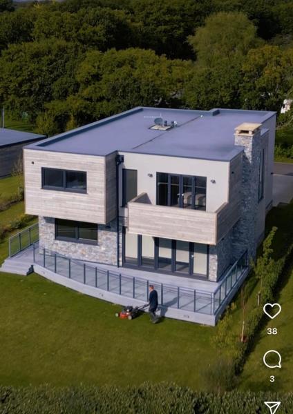 Modern 5 Bedroom Luxury Home with Sea Views and Hot Tub, Book  North Hayling Hampshire