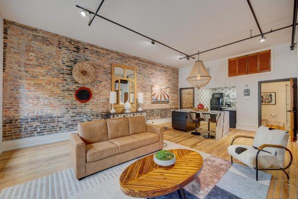 Luxe 220, Unit 5 - Adjacent City View Suites, Book  Wilmington 