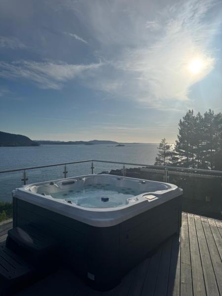 The Pulpit Rock Villa with sea view & jakuzzi, Book  Strand kommune Rogaland