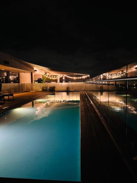 French love, Menlyn Maine, Book  Waterkloof Glen 