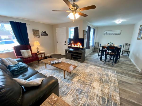 Bo\s Copper City Charmer, easy Freeway Access, open floorplan, Book  Butte Montana